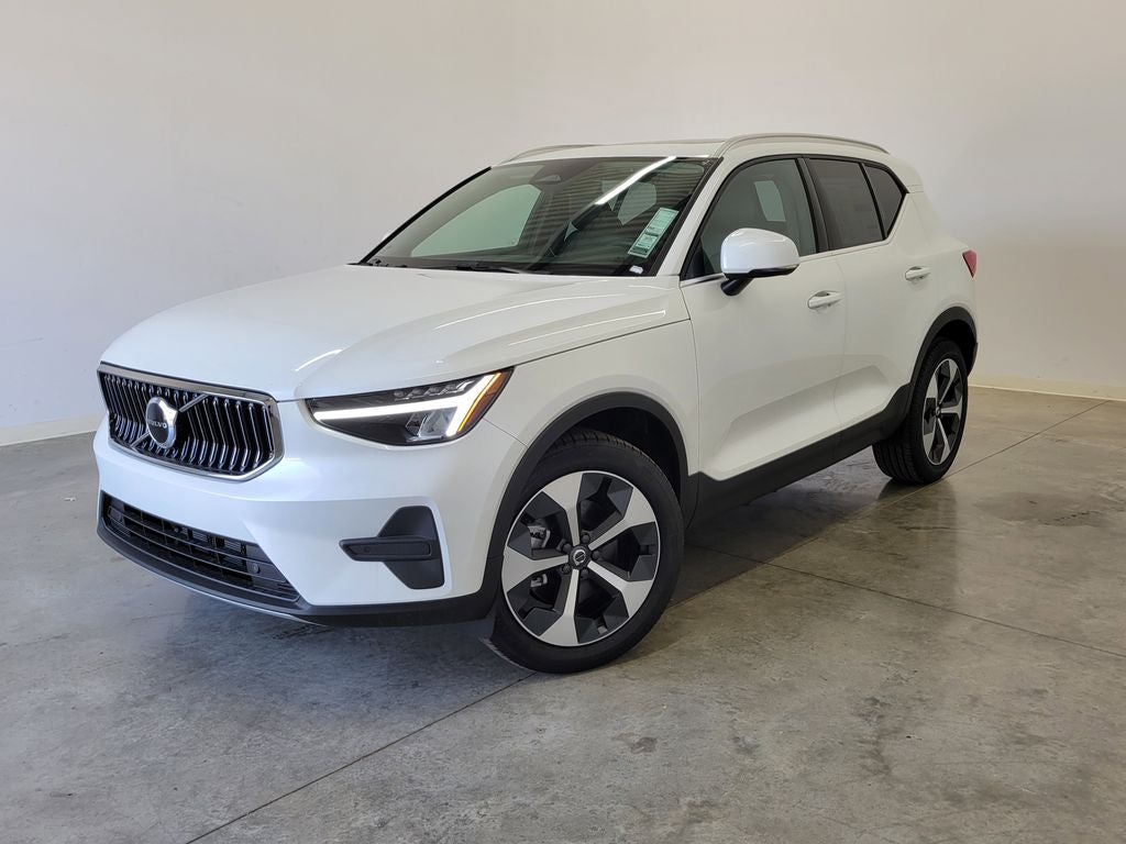 2025 Volvo XC40 B5 Core