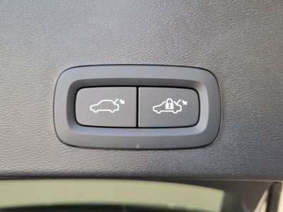 2025 Volvo XC40 B5 Core