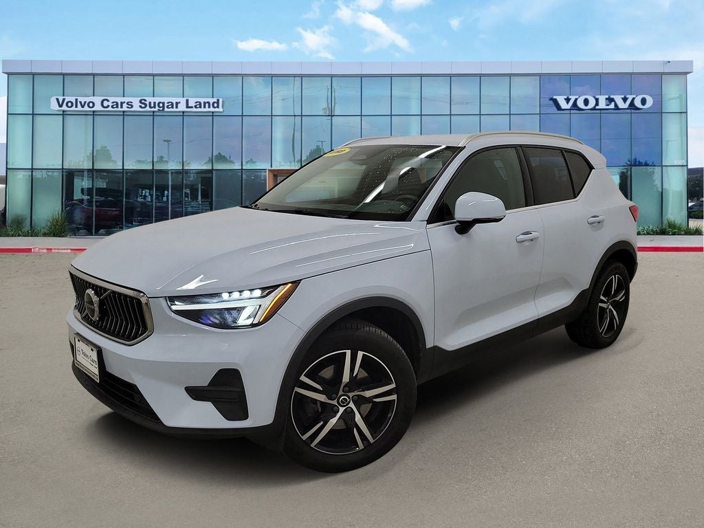 2025 Volvo XC40 B5 Core