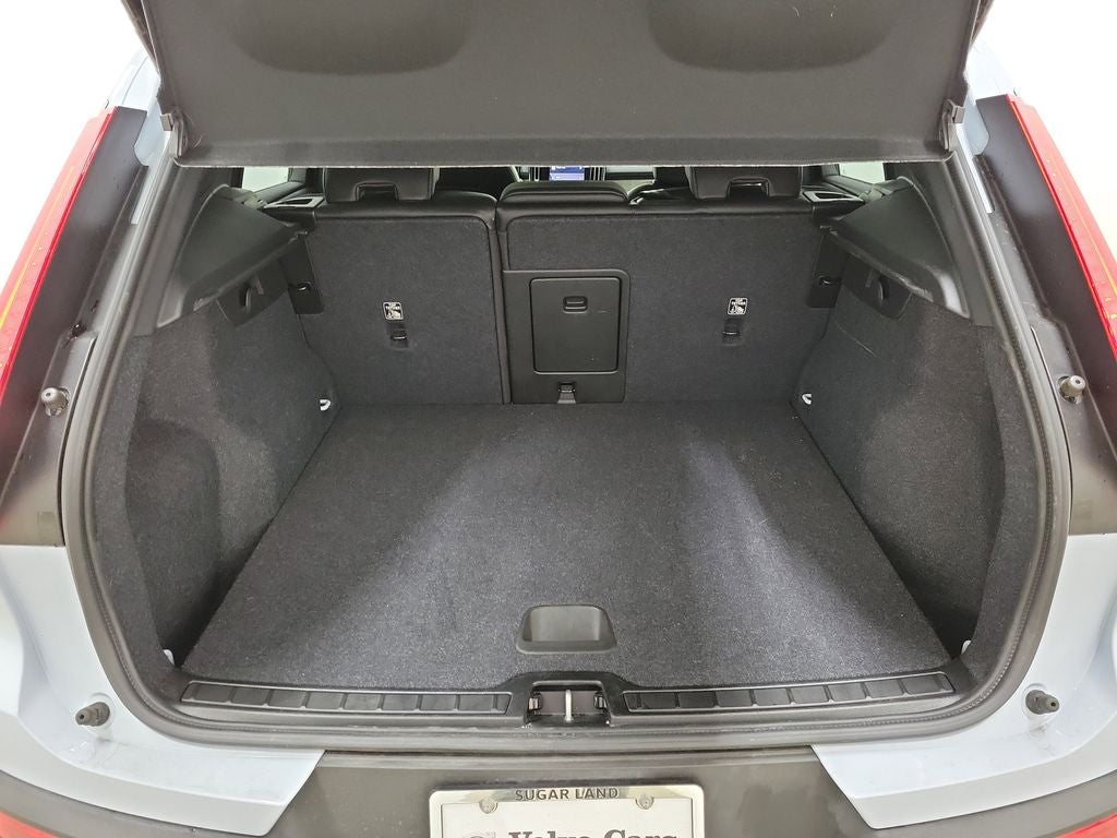 2025 Volvo XC40 B5 Core