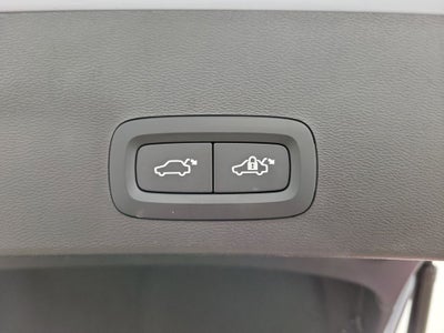 2025 Volvo XC40 B5 Core