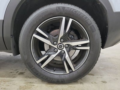 2025 Volvo XC40 B5 Core
