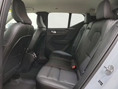 2025 Volvo XC40 B5 Core