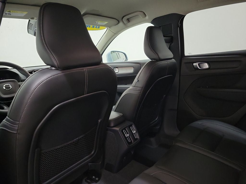 2025 Volvo XC40 B5 Core