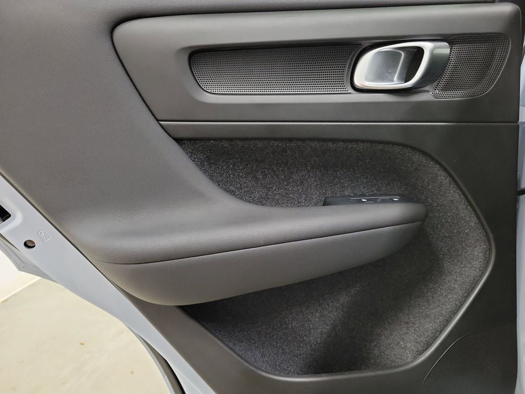 2025 Volvo XC40 B5 Core