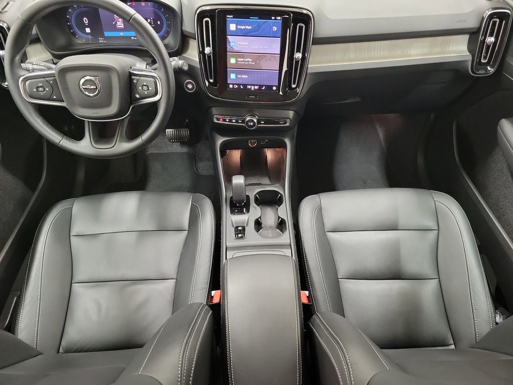 2025 Volvo XC40 B5 Core