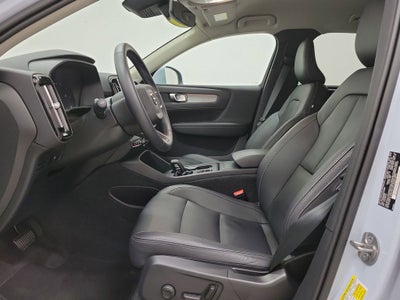 2025 Volvo XC40 B5 Core