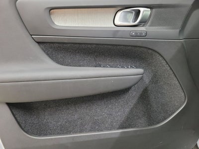 2025 Volvo XC40 B5 Core