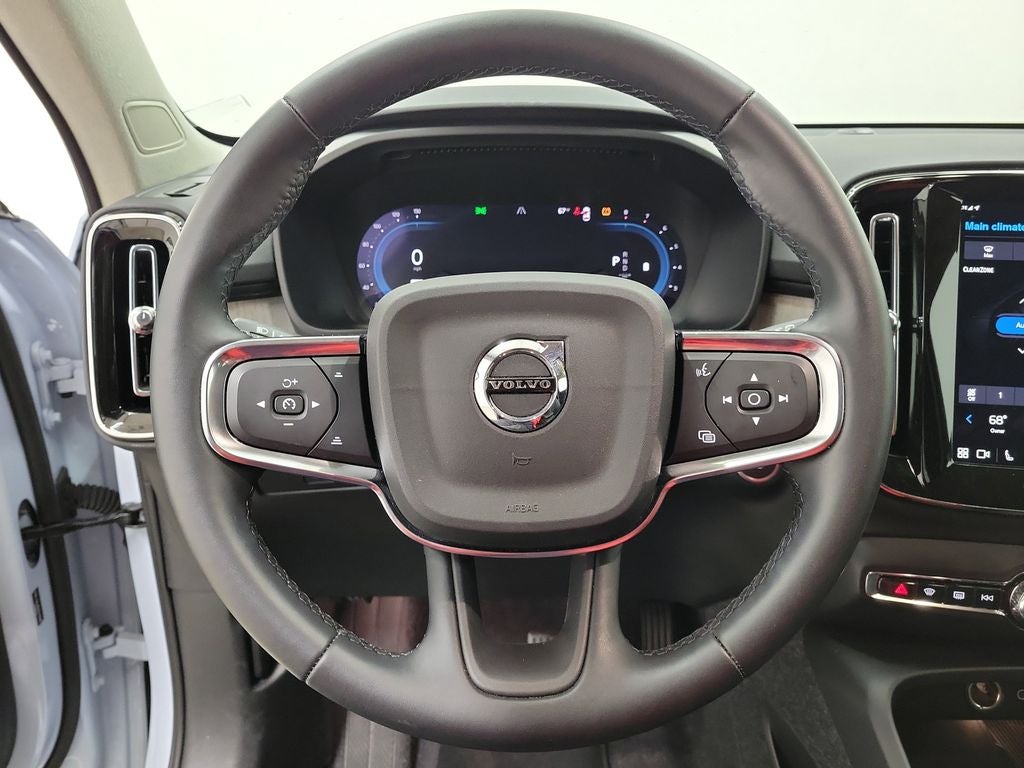 2025 Volvo XC40 B5 Core