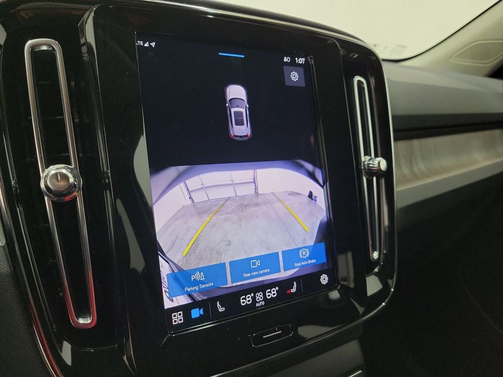 2025 Volvo XC40 B5 Core