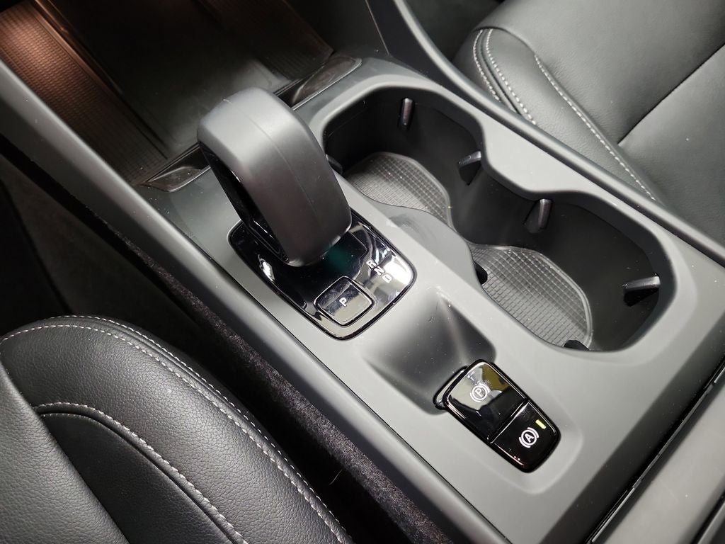 2025 Volvo XC40 B5 Core