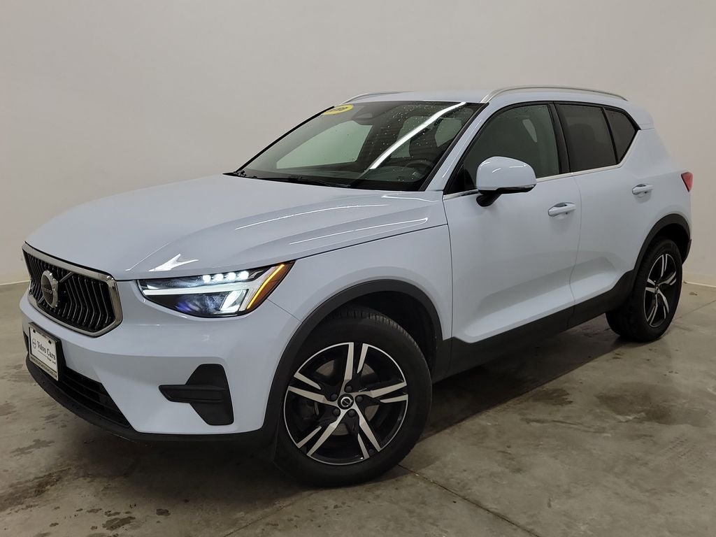 2025 Volvo XC40 B5 Core