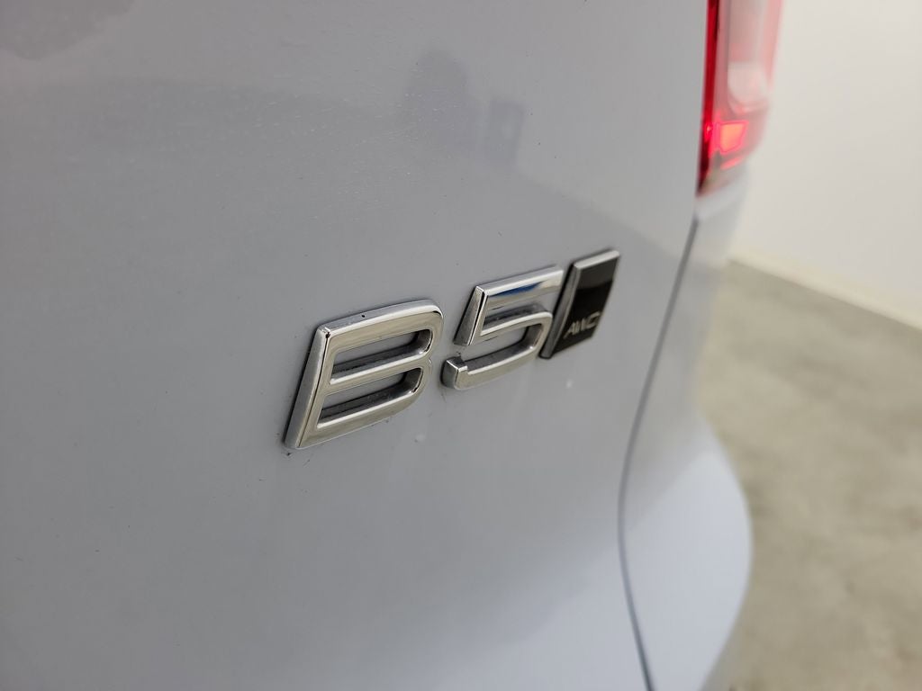 2025 Volvo XC40 B5 Core
