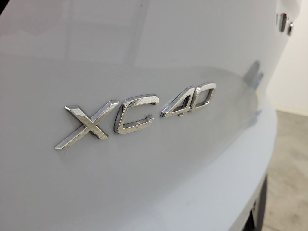 2025 Volvo XC40 B5 Core