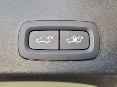 2025 Volvo XC40 B5 Core