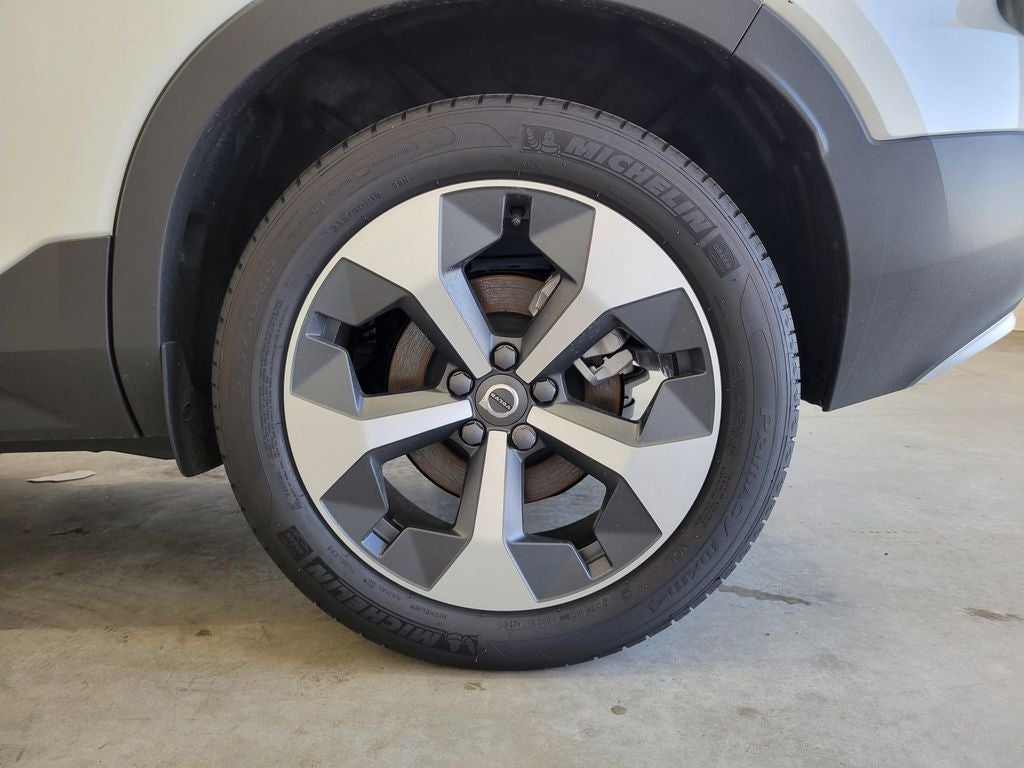 2025 Volvo XC40 B5 Core