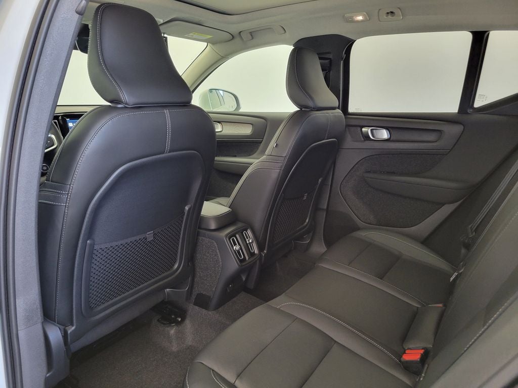 2025 Volvo XC40 B5 Core