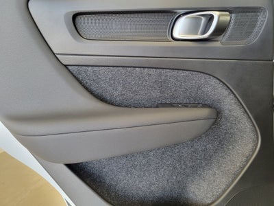 2025 Volvo XC40 B5 Core