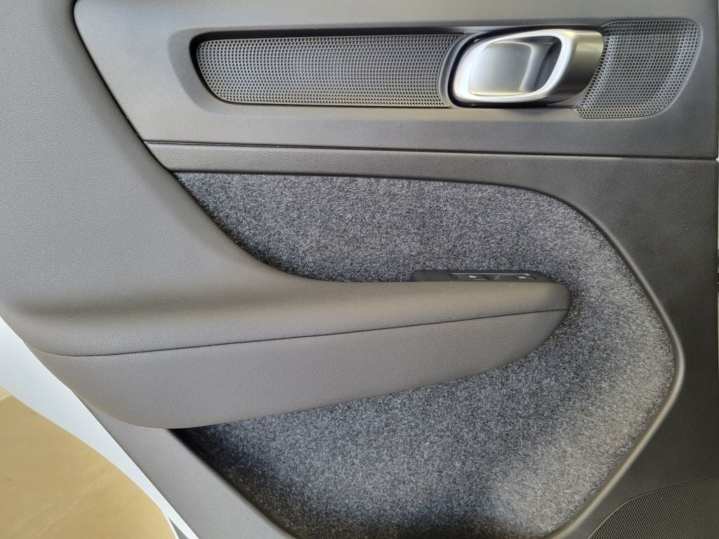 2025 Volvo XC40 B5 Core