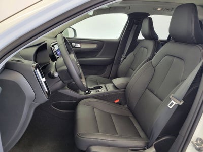 2025 Volvo XC40 B5 Core
