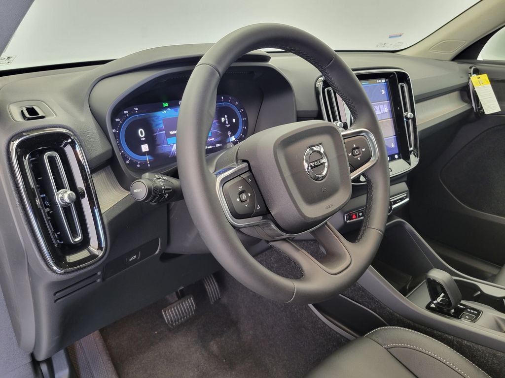 2025 Volvo XC40 B5 Core