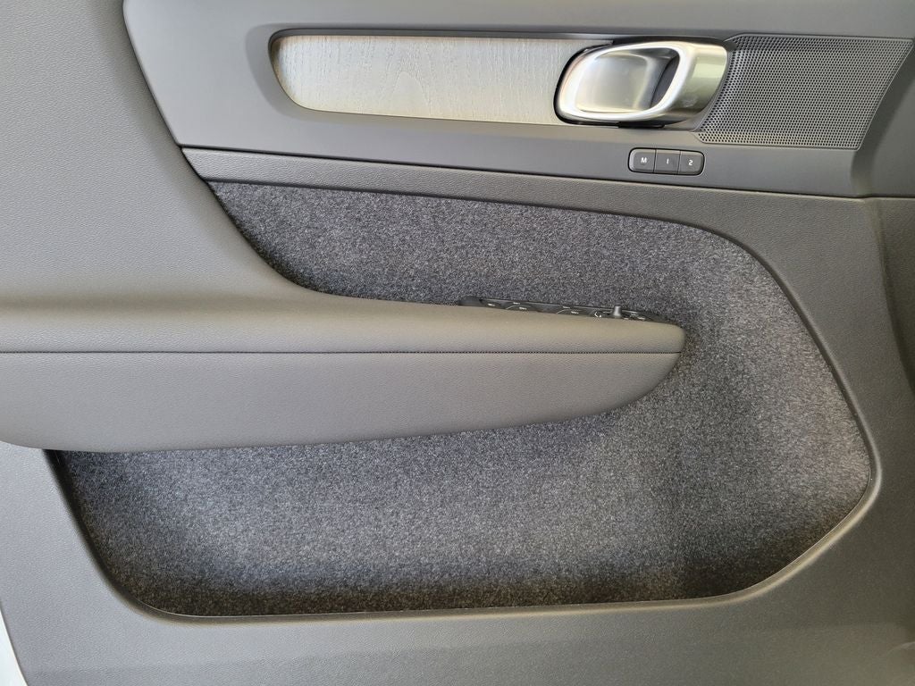 2025 Volvo XC40 B5 Core