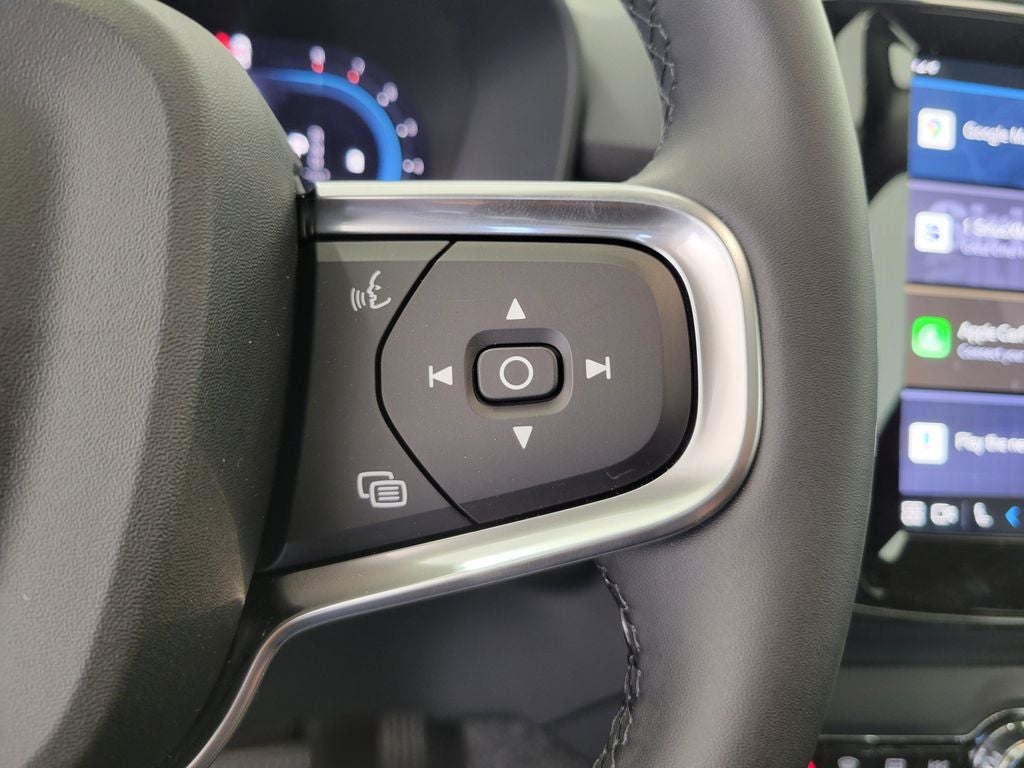 2025 Volvo XC40 B5 Core