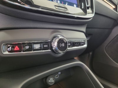 2025 Volvo XC40 B5 Core