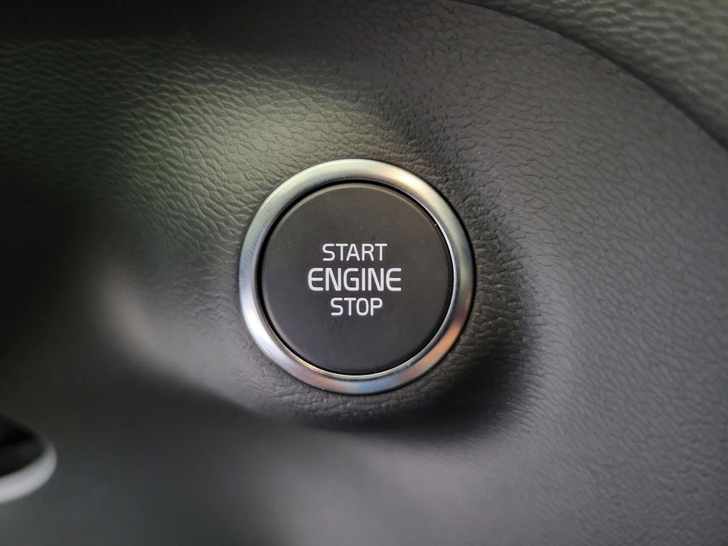 2025 Volvo XC40 B5 Core