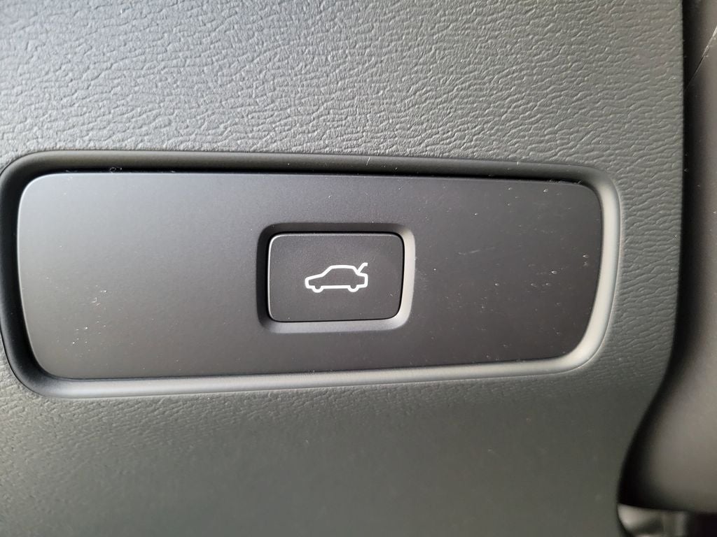 2025 Volvo XC40 B5 Core