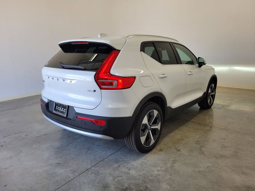 2025 Volvo XC40 B5 Core