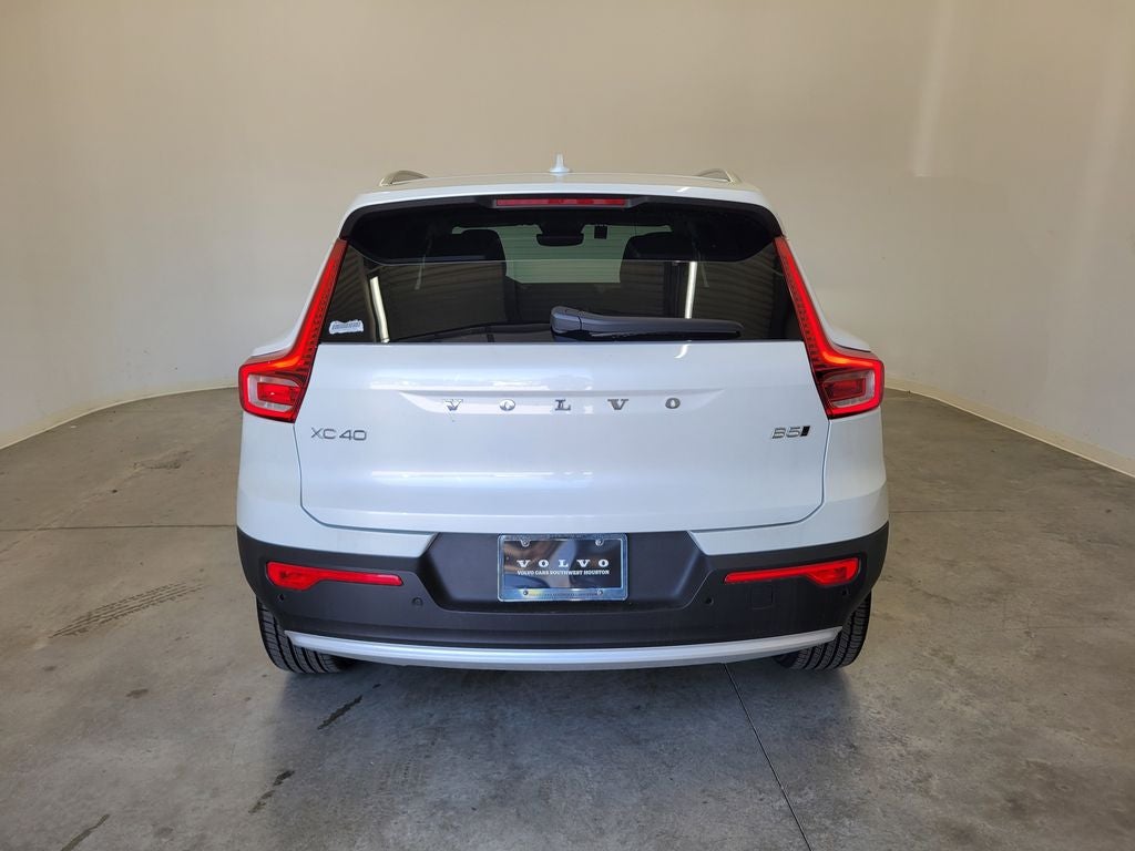2025 Volvo XC40 B5 Core
