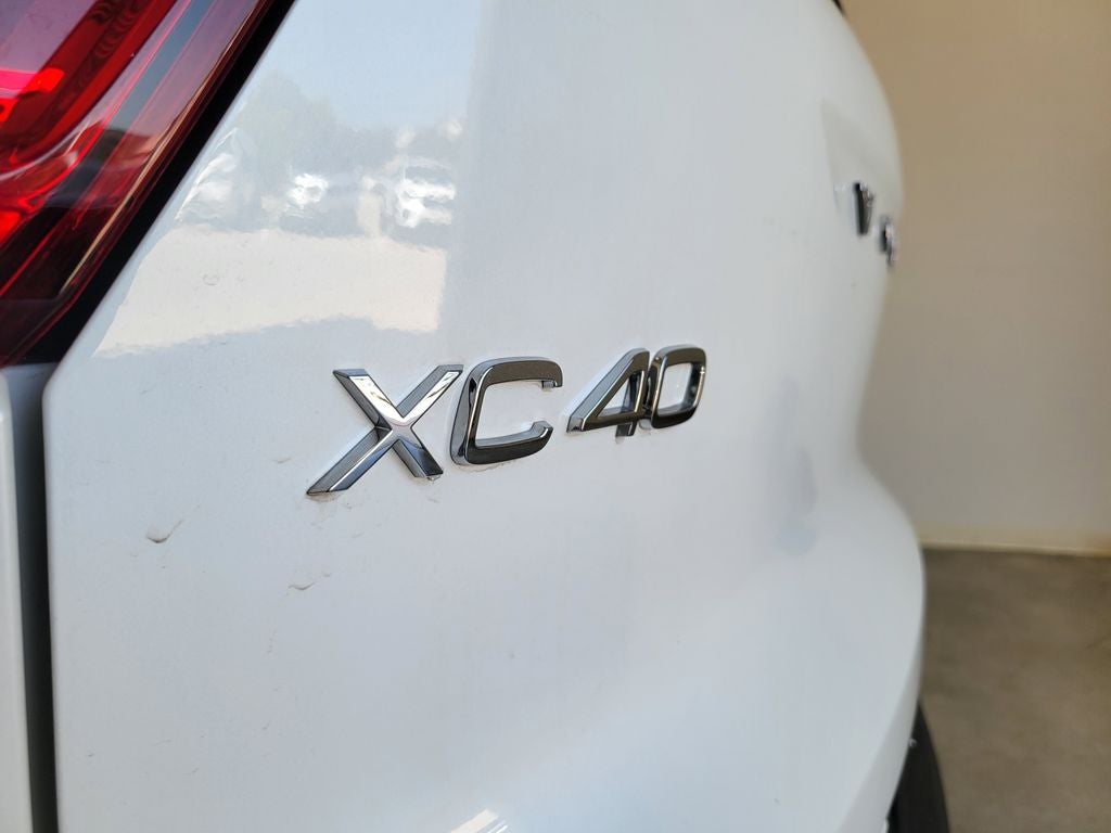 2025 Volvo XC40 B5 Core