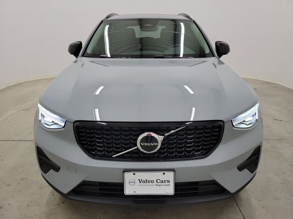 2026 Volvo XC40 B5 Core