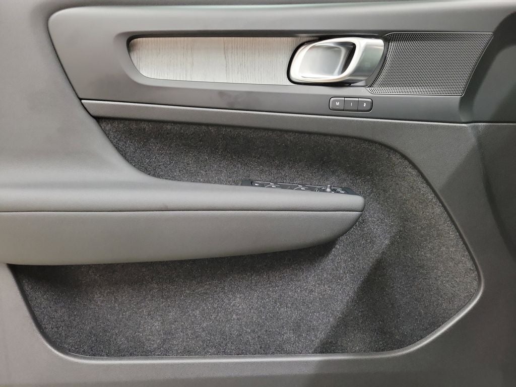 2026 Volvo XC40 B5 Core