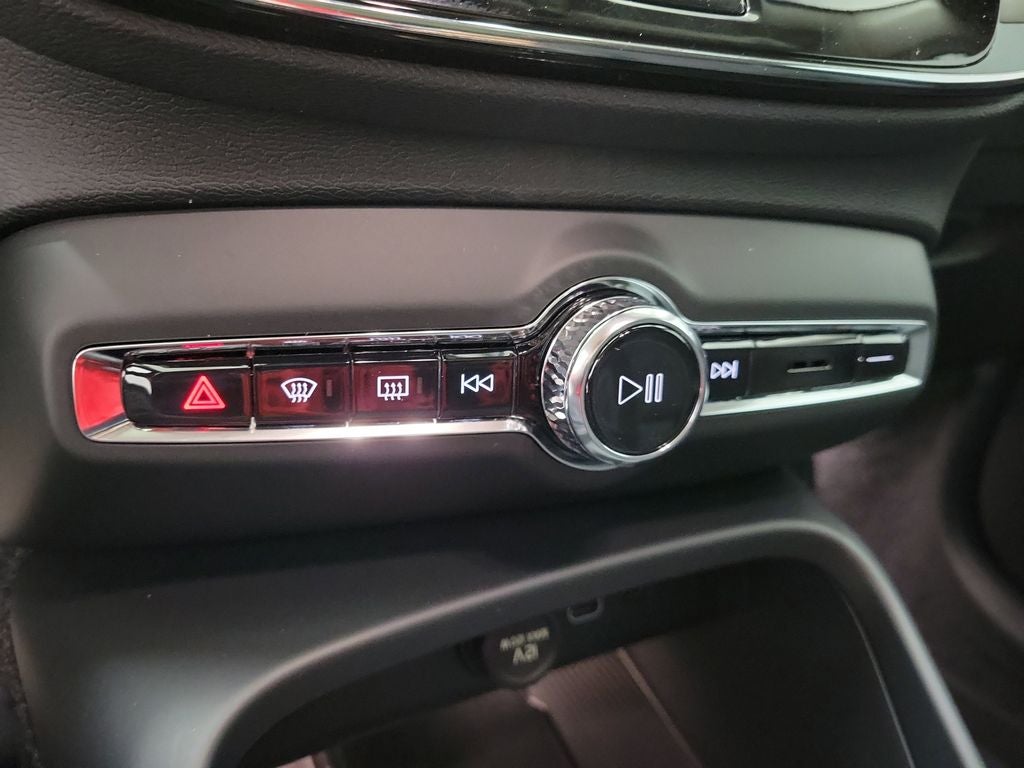 2026 Volvo XC40 B5 Core