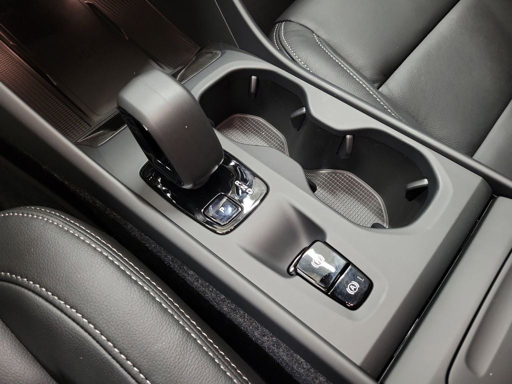 2026 Volvo XC40 B5 Core