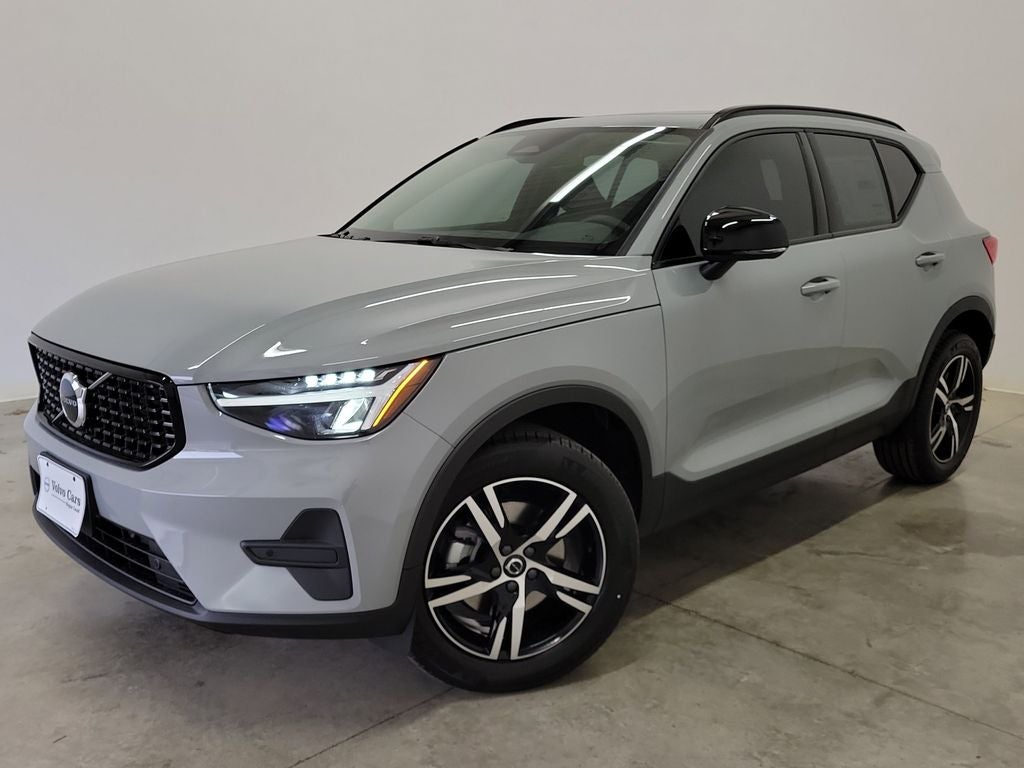 2026 Volvo XC40 B5 Core