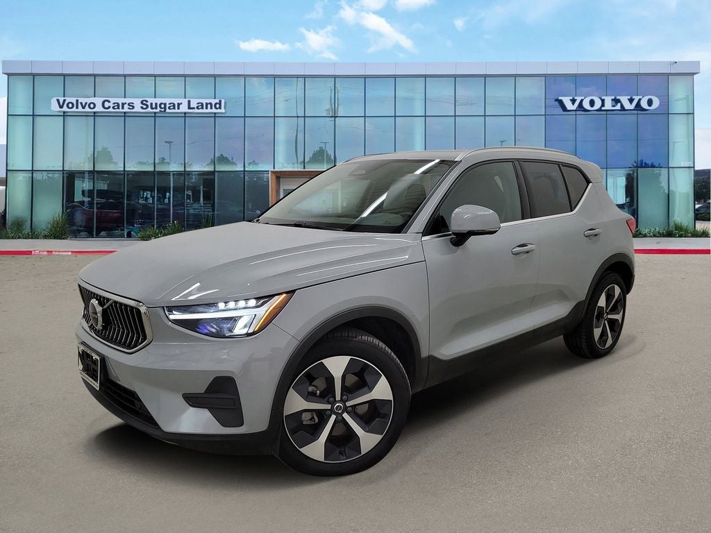 2025 Volvo XC40 B5 Core