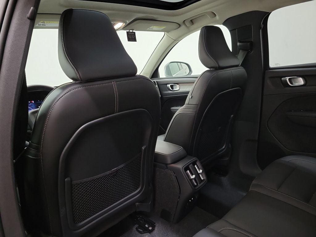 2025 Volvo XC40 B5 Core