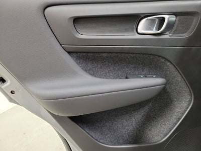 2025 Volvo XC40 B5 Core