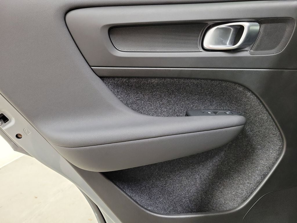 2025 Volvo XC40 B5 Core