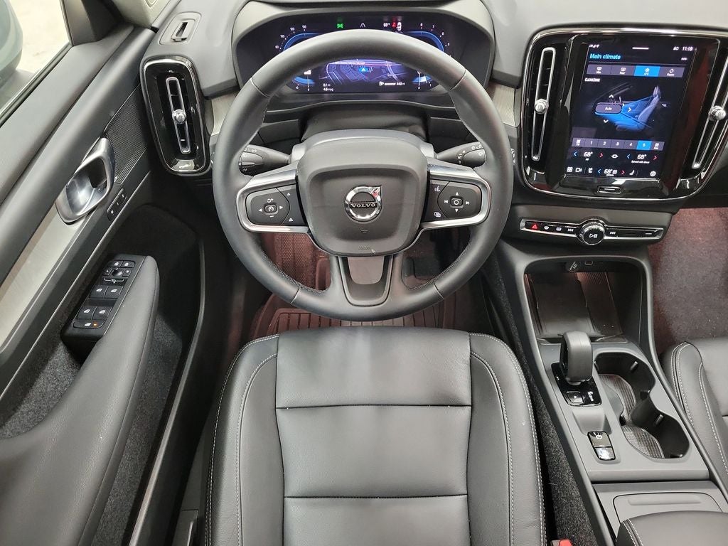 2025 Volvo XC40 B5 Core