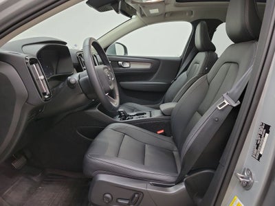 2025 Volvo XC40 B5 Core