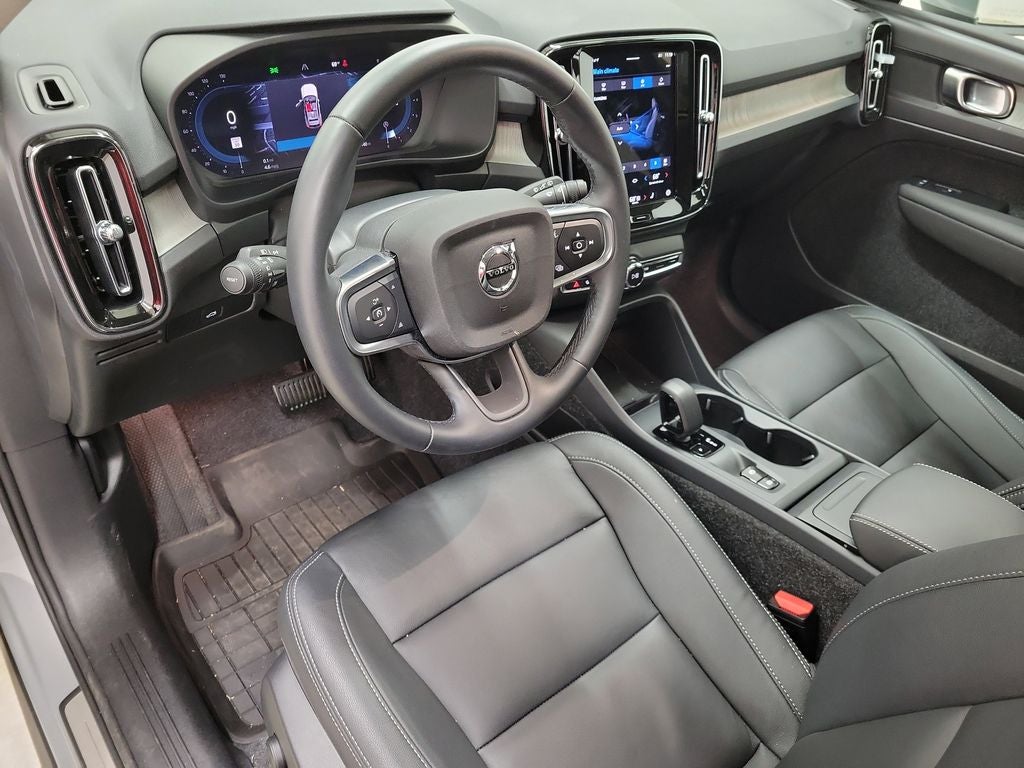 2025 Volvo XC40 B5 Core