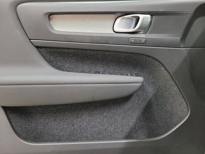 2025 Volvo XC40 B5 Core