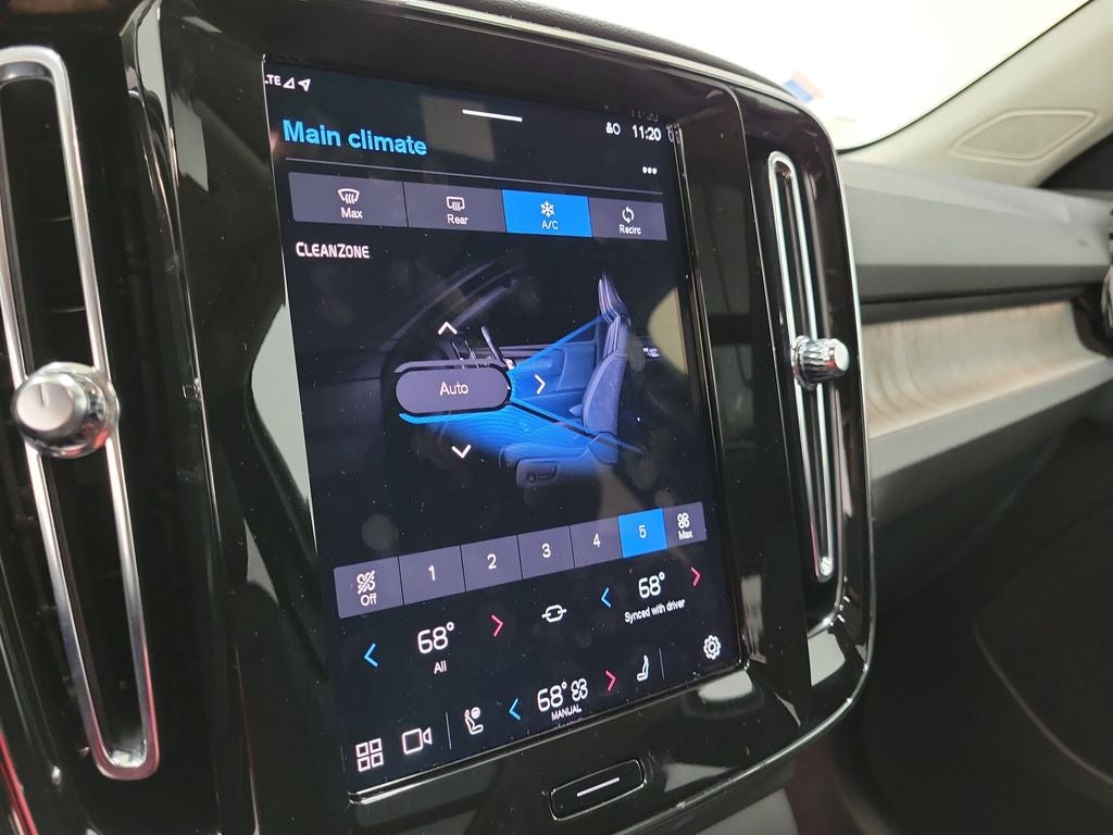 2025 Volvo XC40 B5 Core