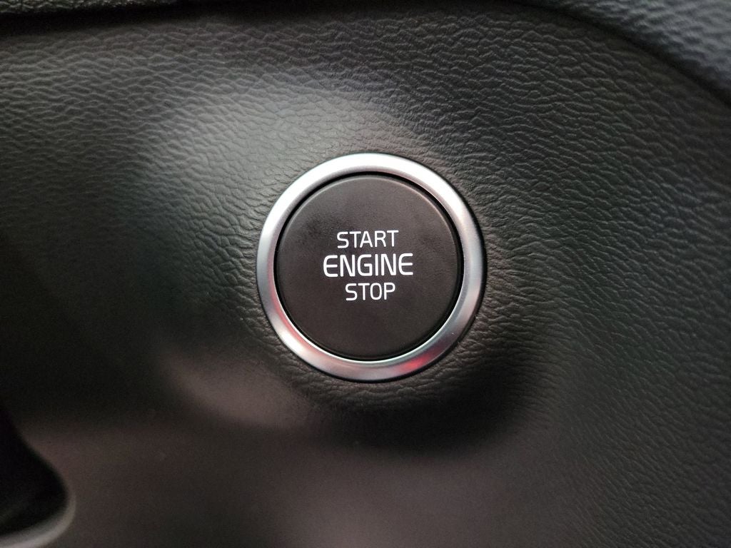 2025 Volvo XC40 B5 Core