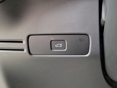 2025 Volvo XC40 B5 Core