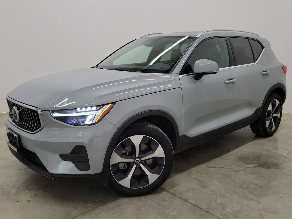 2025 Volvo XC40 B5 Core